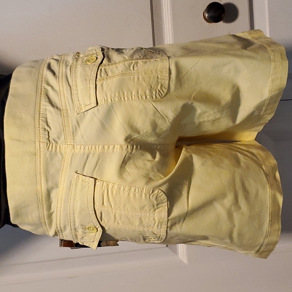NWT Lee Fitinnovations Modern Motion Easy Fit Stretch Women's Yellow Shorts - 8 - Picture 4 of 10